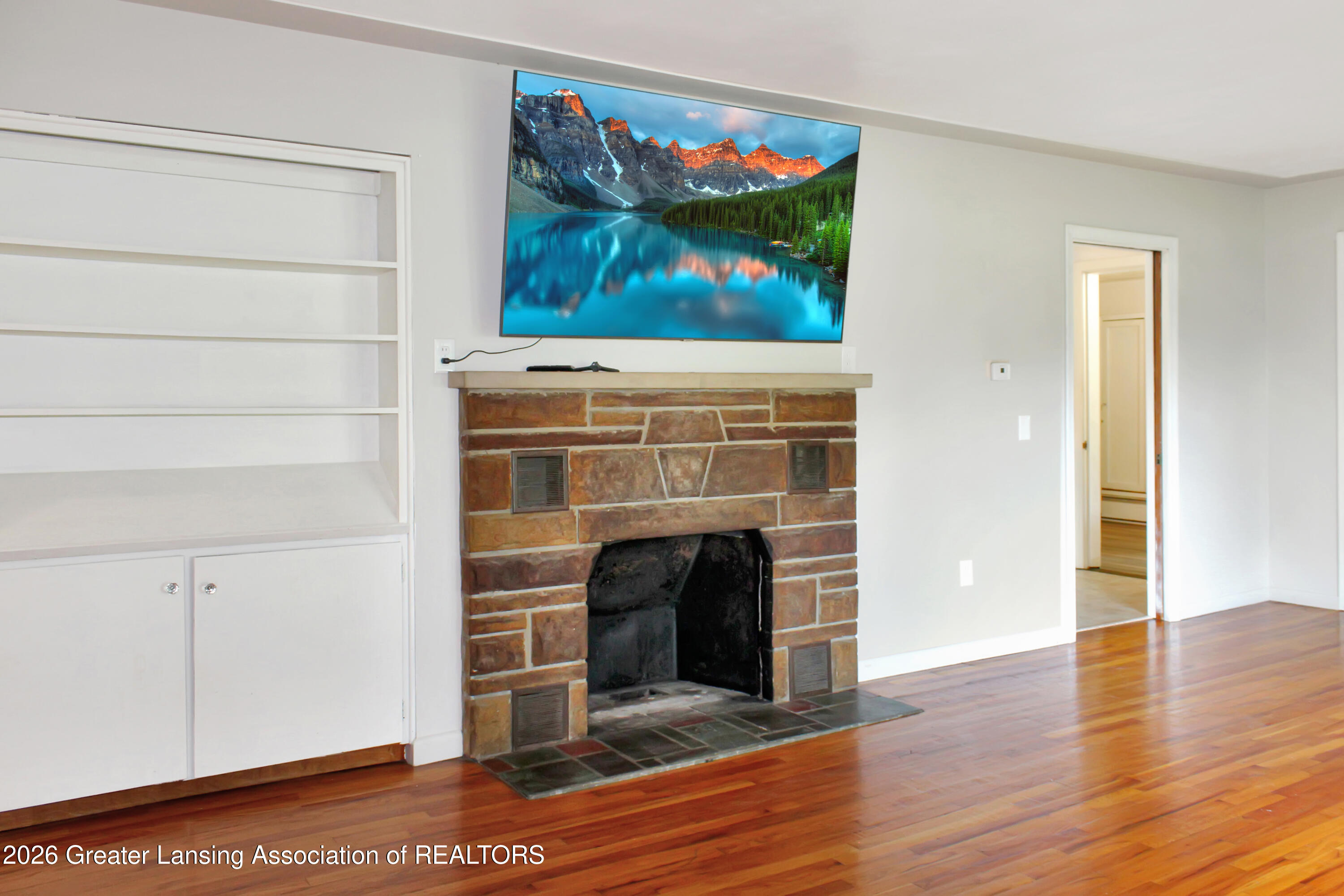 7702 Woodbury Road Laingsburg, MI 48848 - Photo 12 of 37 Living Room