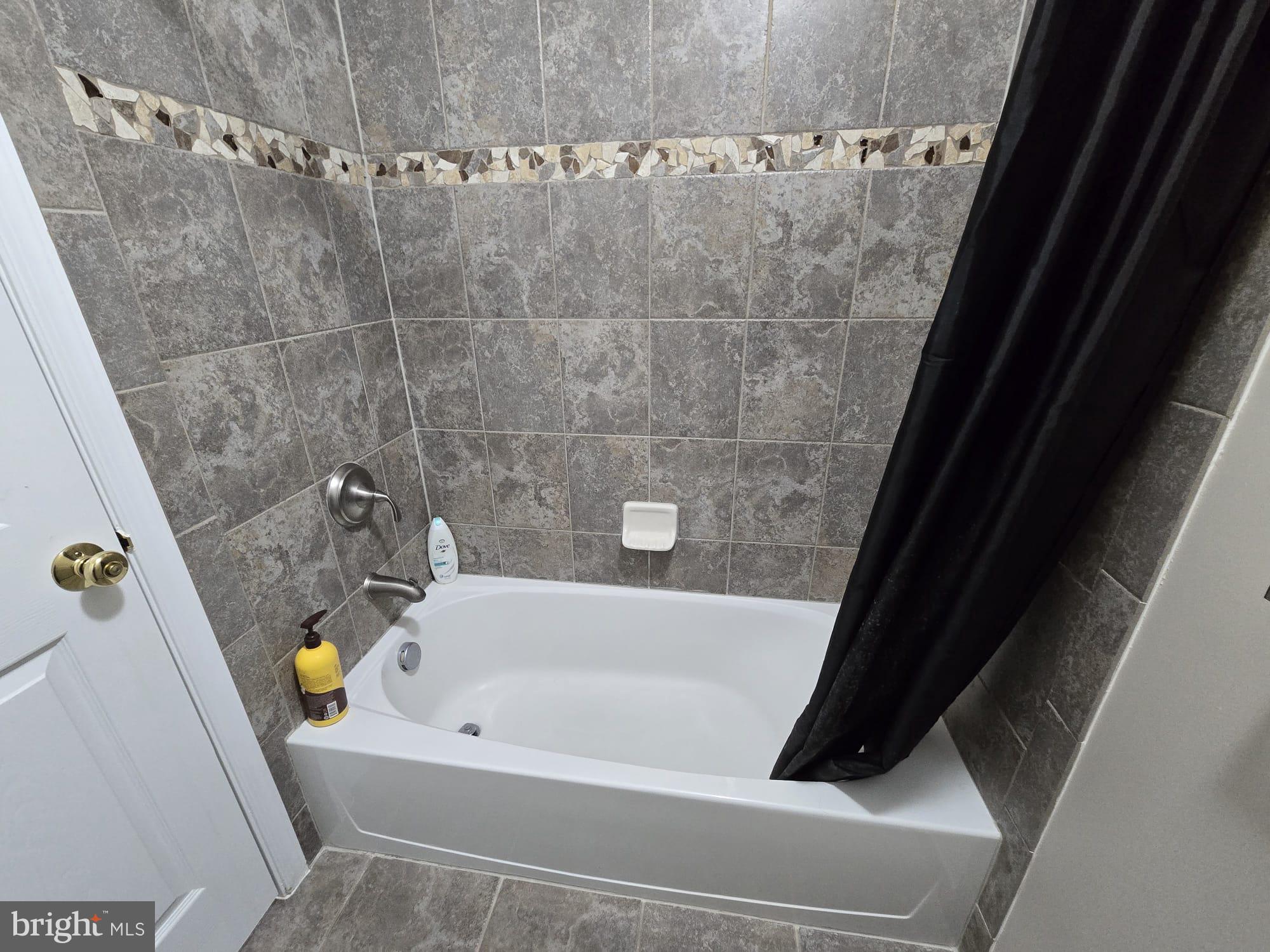 25170 Fortitude Terrace Chantilly, VA 20152 - Photo 30 of 50 a bathroom with a sink and bathtub