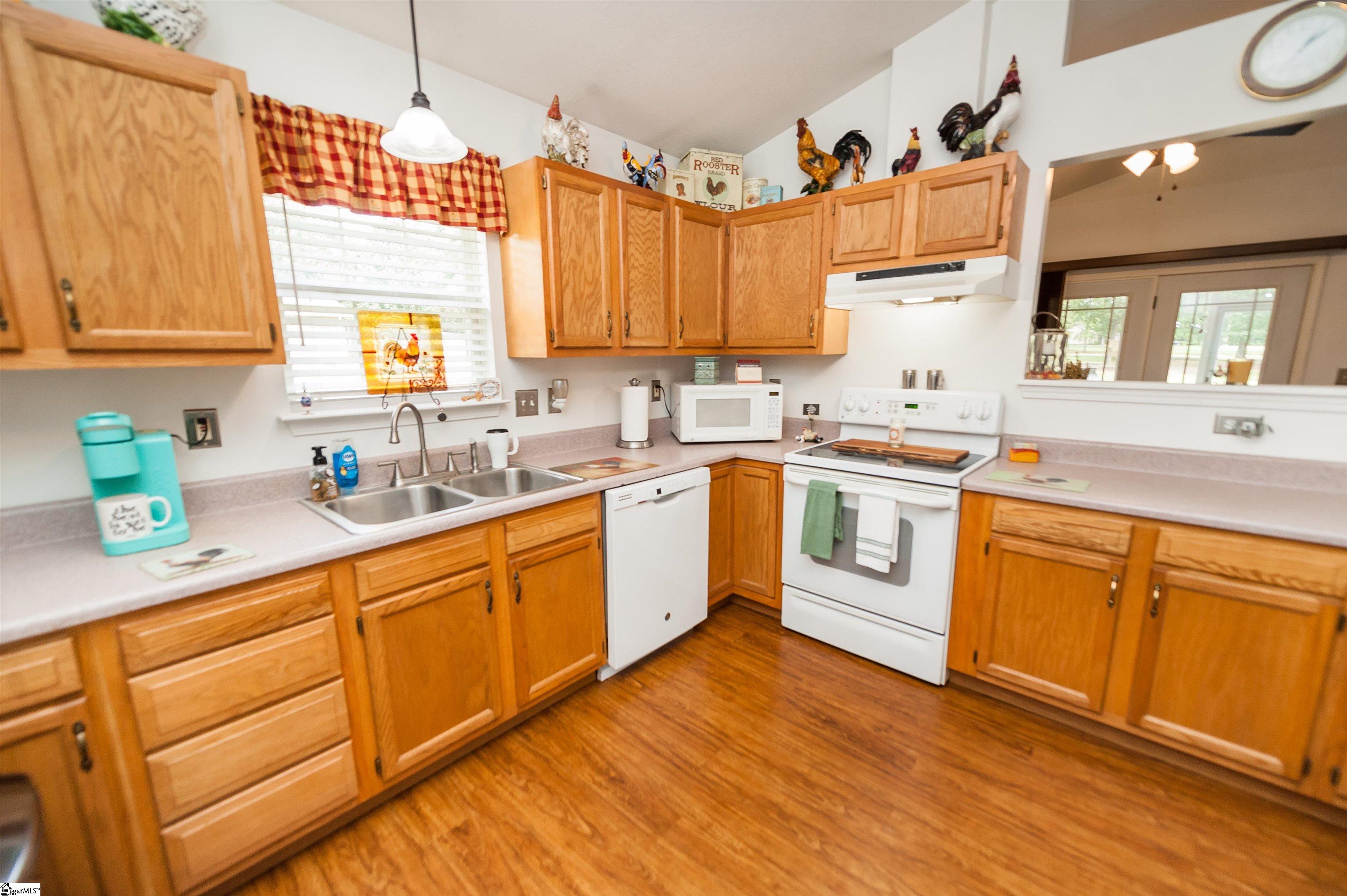 201 Plantation Lane Inman, SC 29349 - Photo 9 of 32 Gallery Image 9
