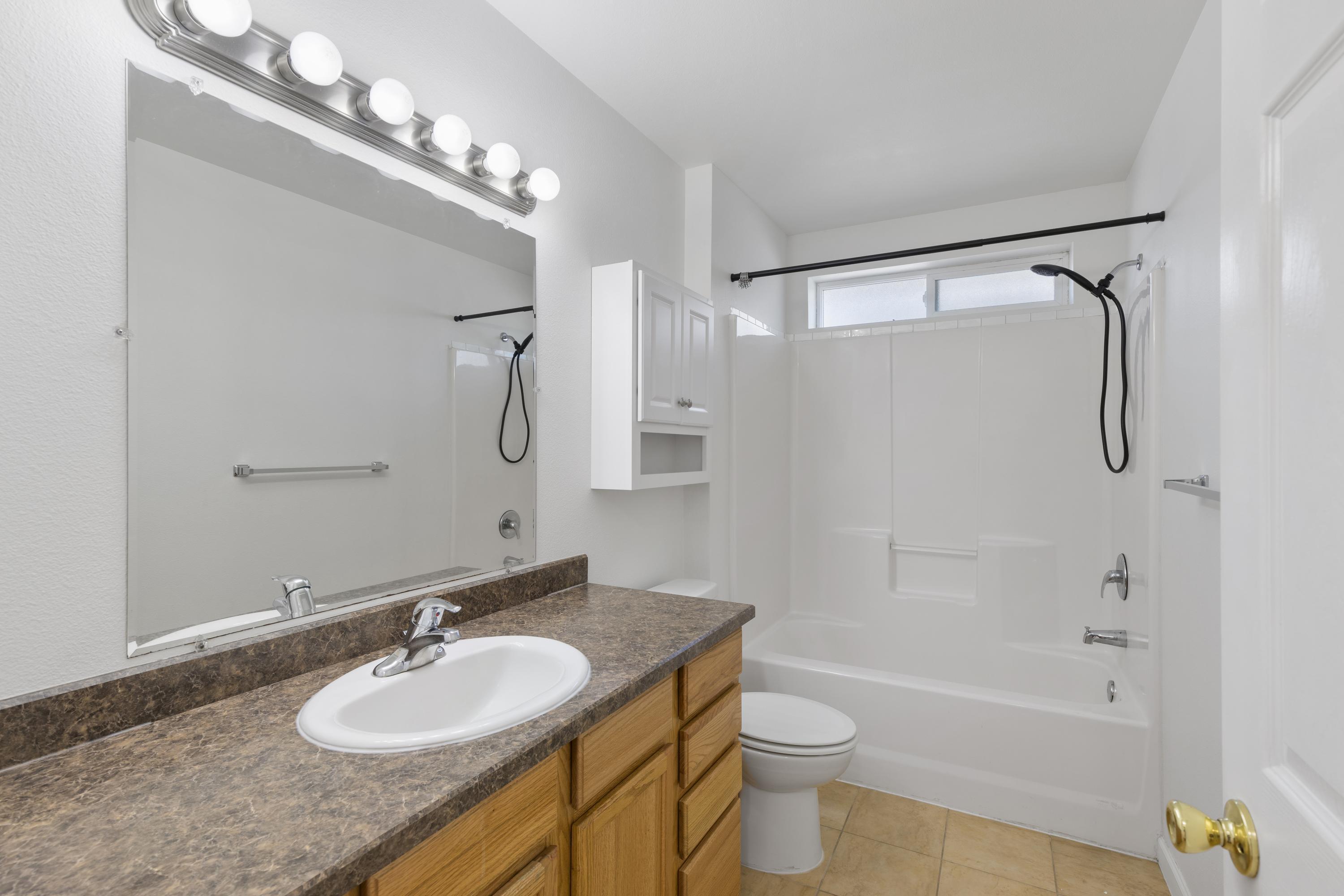 61254 Blakely Road Bend, OR 97702 - Photo 19 of 22 Second Full Bathroom