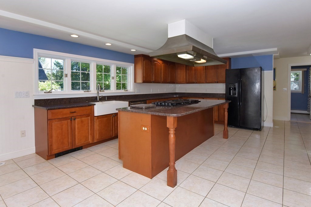 7 Beverly Road, Unit 7 Shrewsbury, MA 01545 - Photo 3 of 40 Gallery Image 3