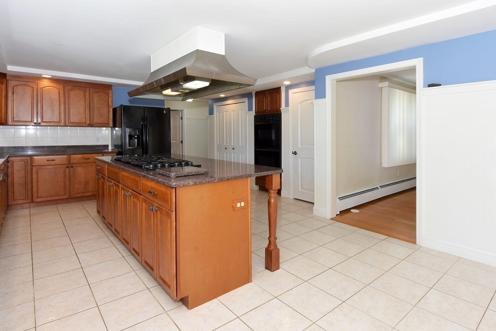 7 Beverly Road, Unit 7 Shrewsbury, MA 01545 - Photo 5 of 40 Gallery Image 5