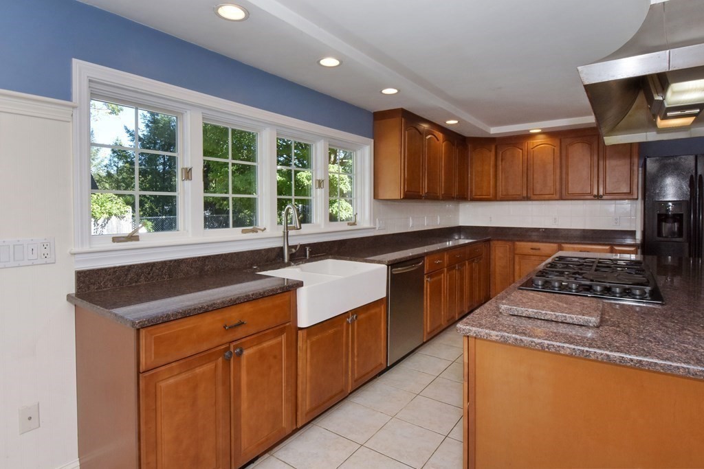 7 Beverly Road, Unit 7 Shrewsbury, MA 01545 - Photo 7 of 40 Gallery Image 7
