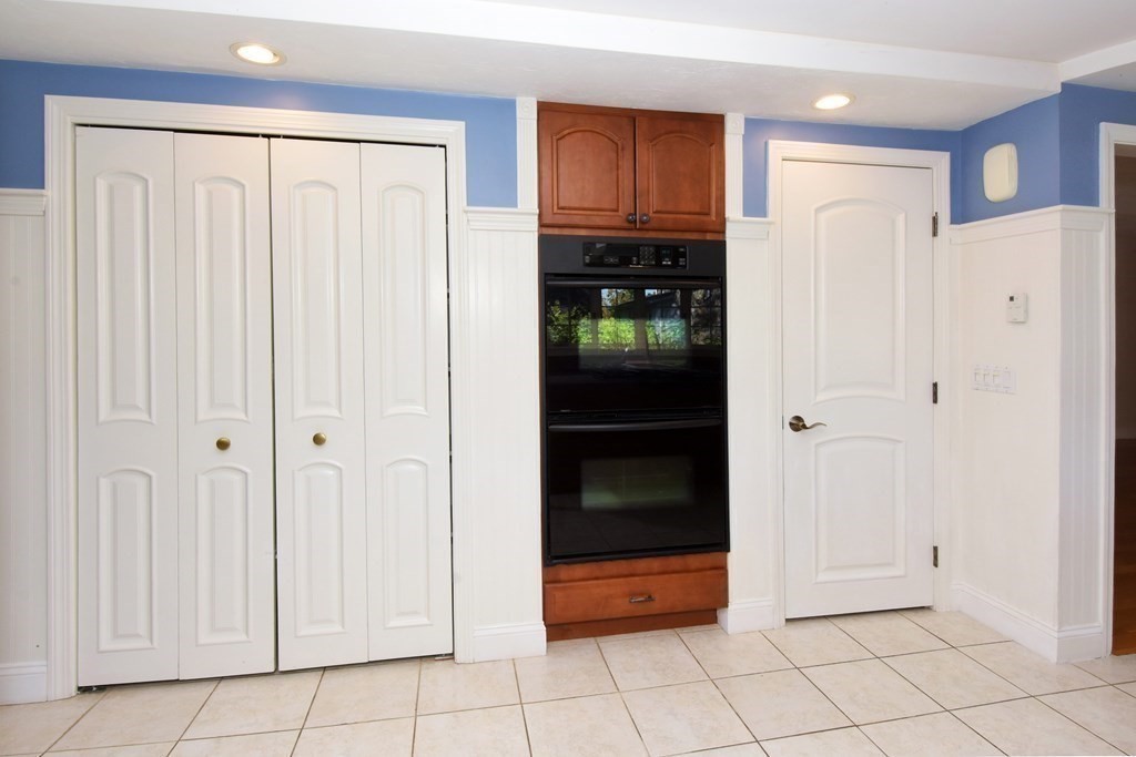 7 Beverly Road, Unit 7 Shrewsbury, MA 01545 - Photo 9 of 40 Gallery Image 9