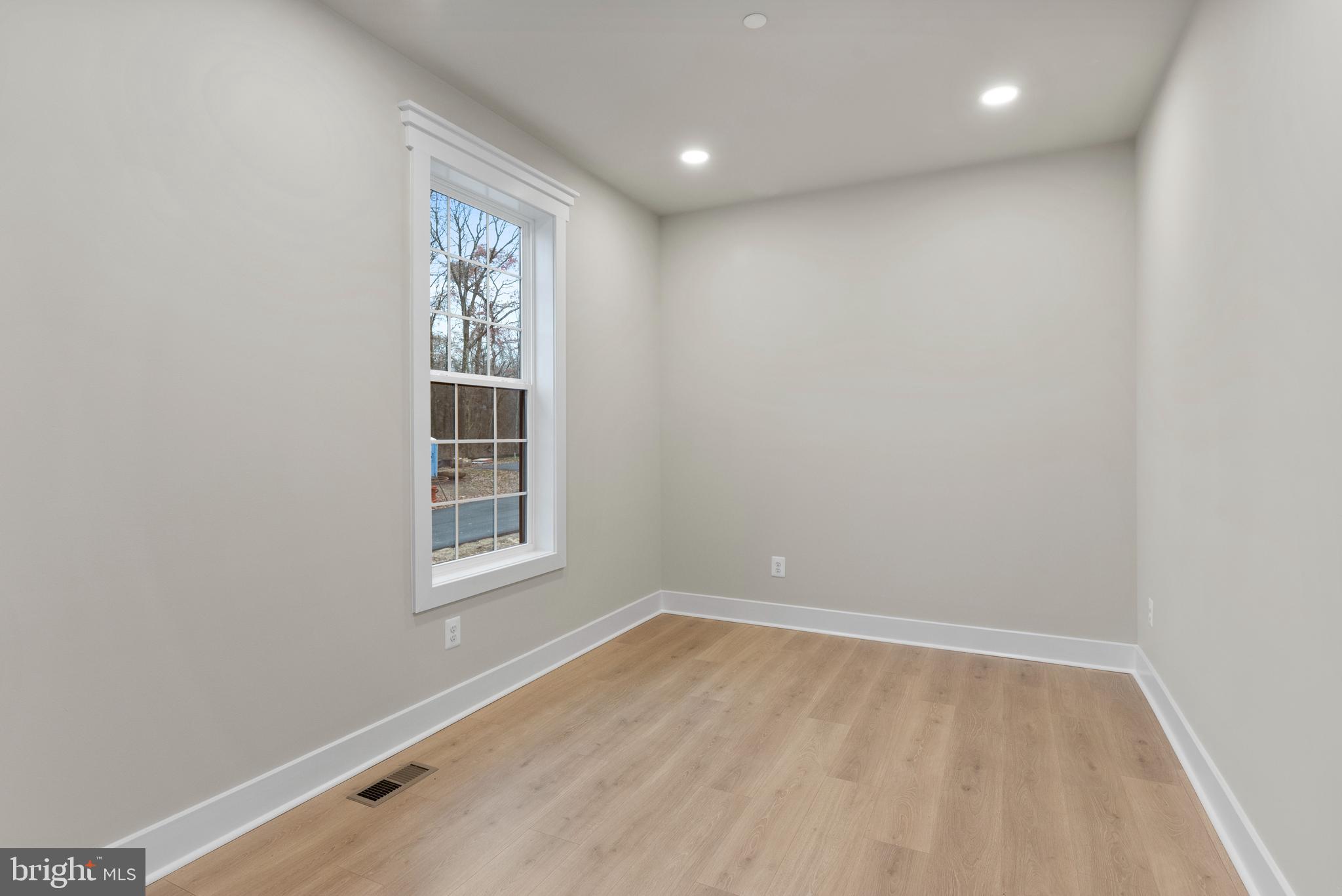 1353 Yorktown Road Annapolis, MD 21409 - Photo 25 of 39
