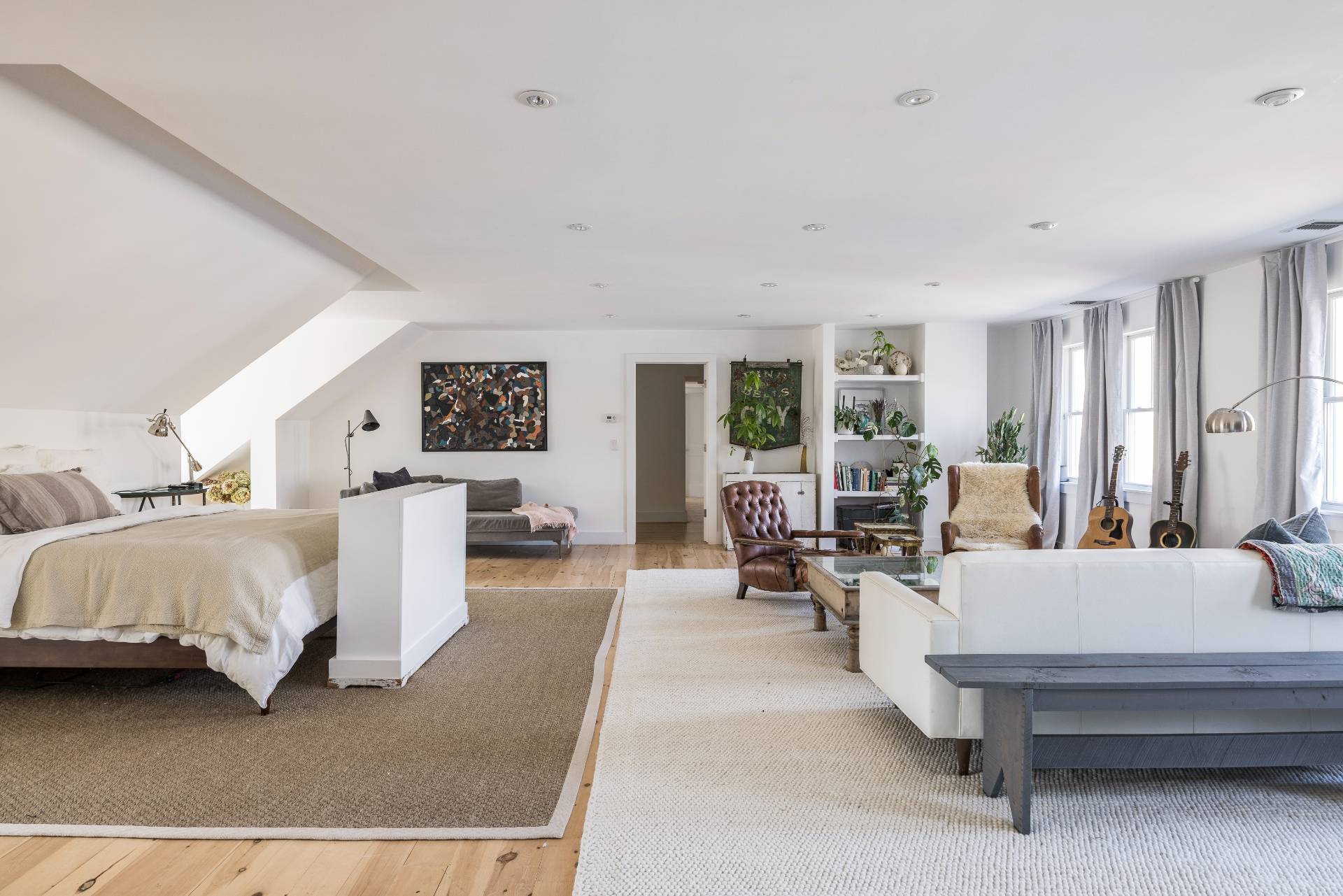 569 Toppings Path Sagaponack, NY 11962 - Photo 14 of 30 a living room with furniture