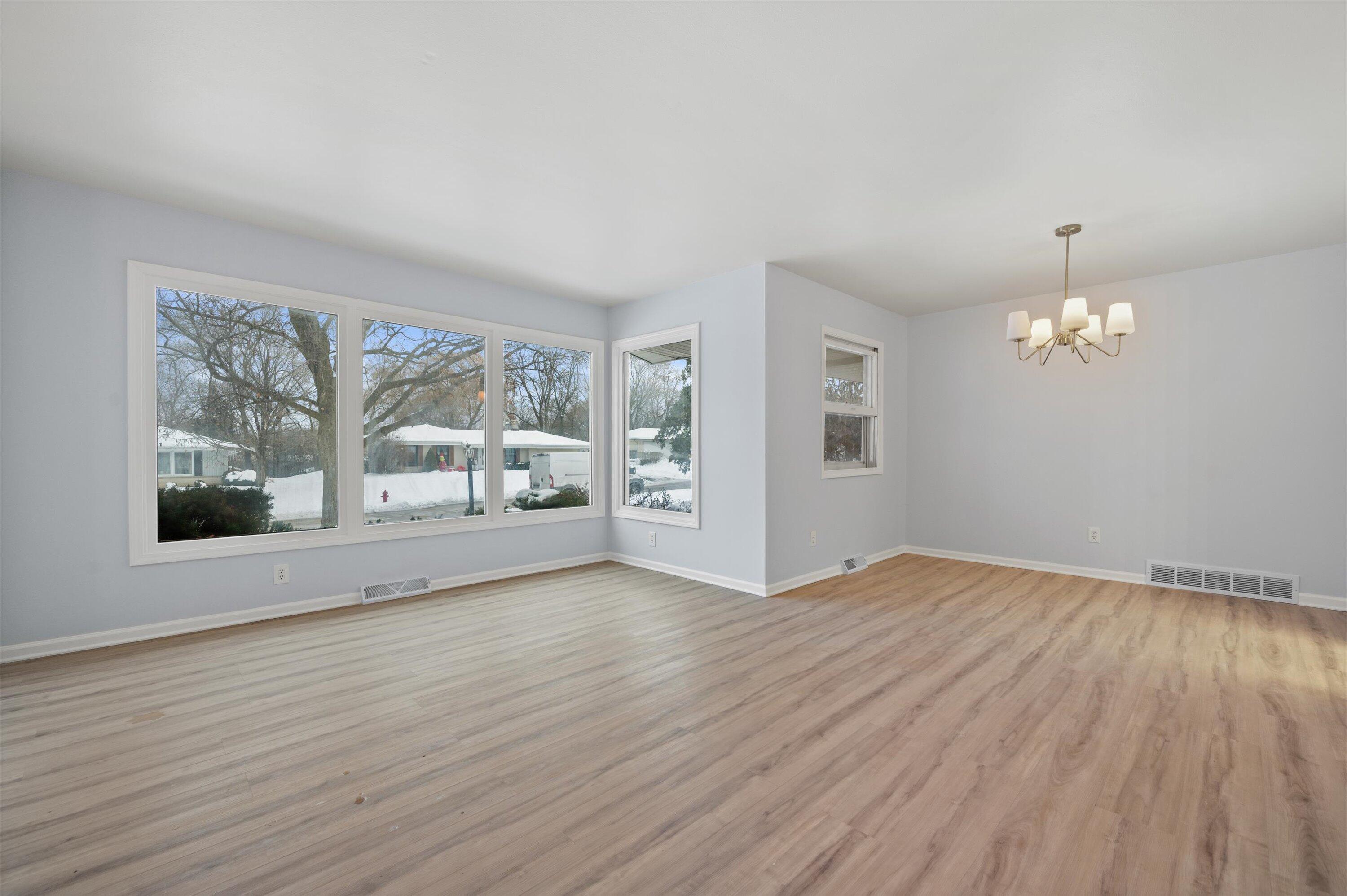 3455 South Russel Road New Berlin, WI 53151 - Photo 3 of 29 Living room without stage