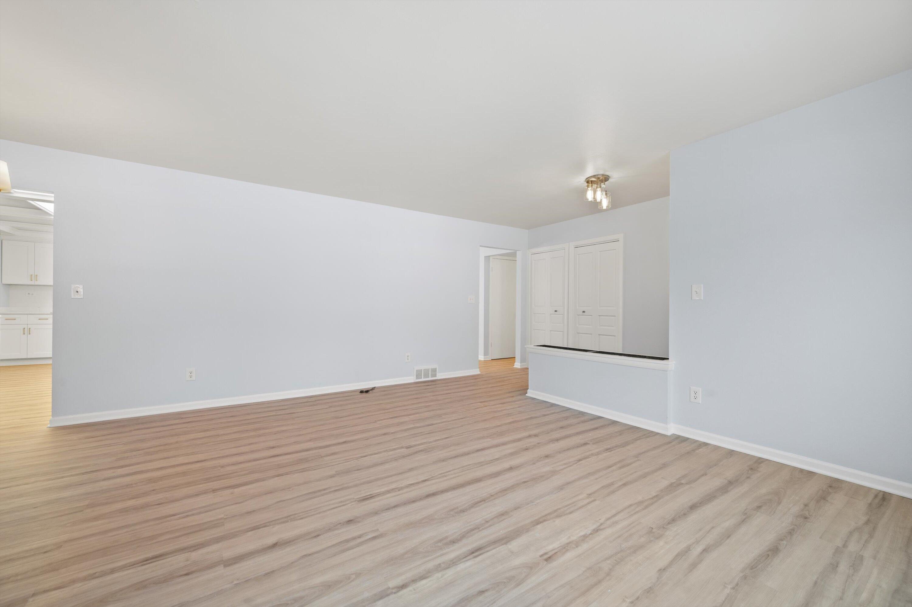 3455 South Russel Road New Berlin, WI 53151 - Photo 5 of 29 05-DSC4387