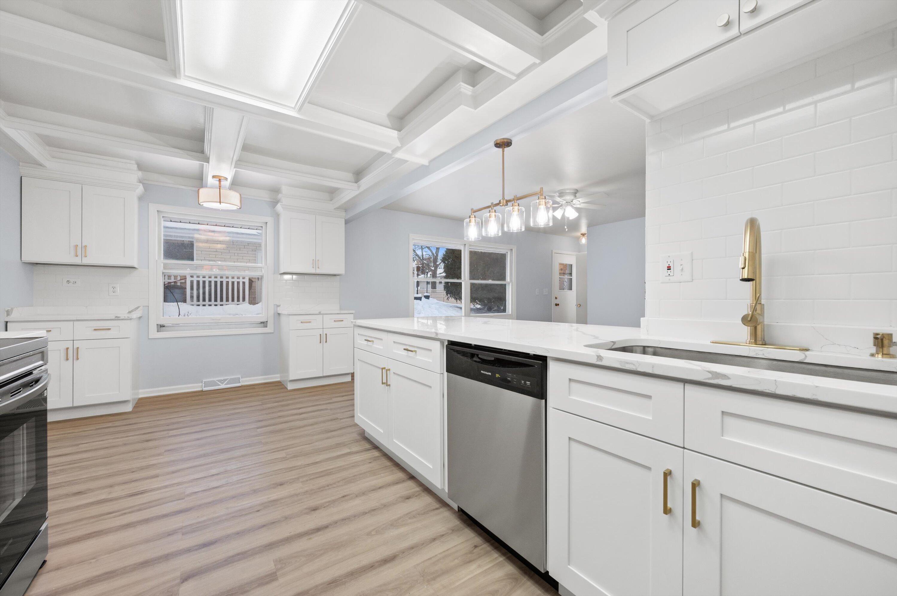 3455 South Russel Road New Berlin, WI 53151 - Photo 6 of 29 Newly remodeled kitchen.