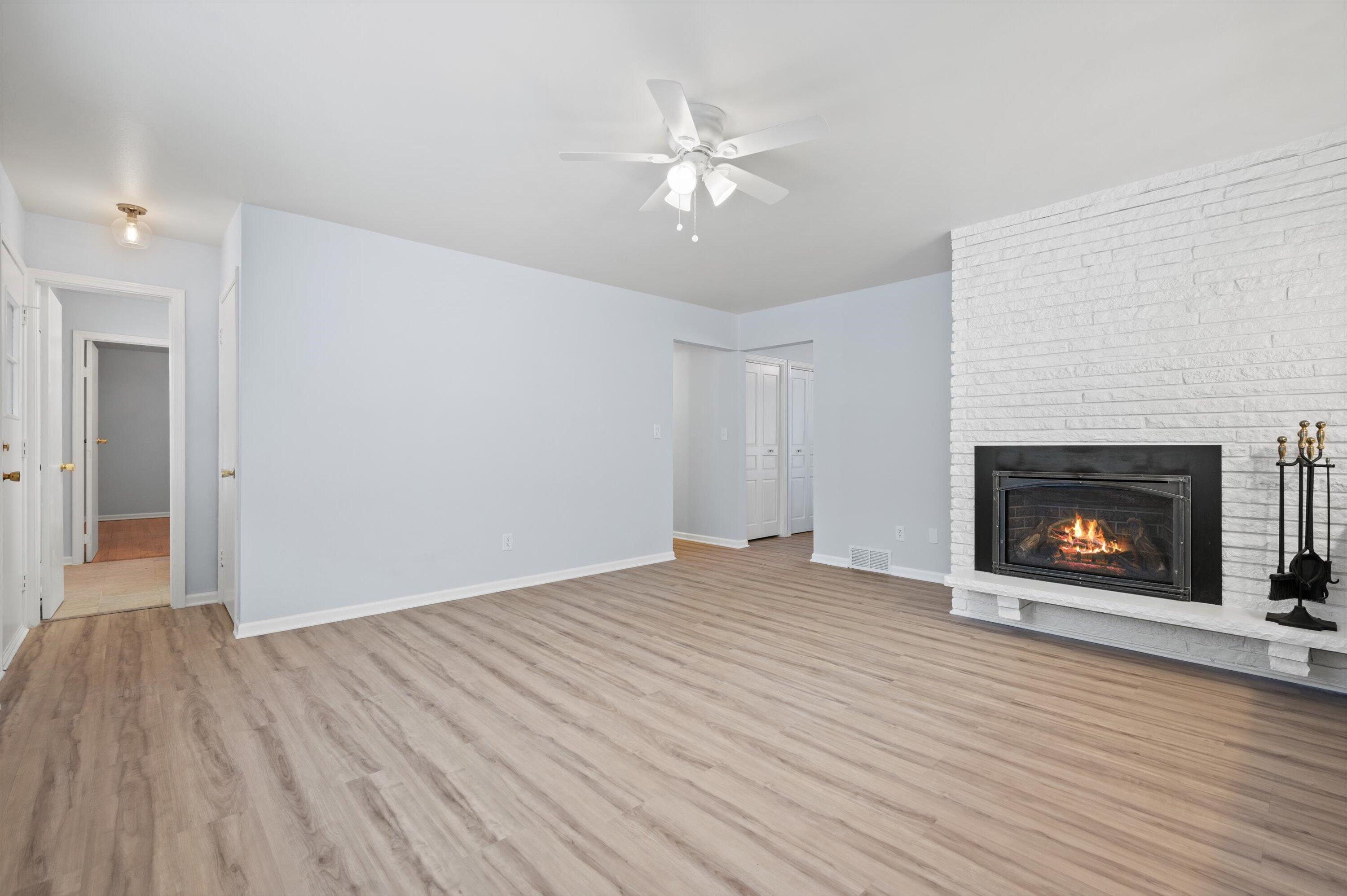 3455 South Russel Road New Berlin, WI 53151 - Photo 9 of 29 08-DSC4396