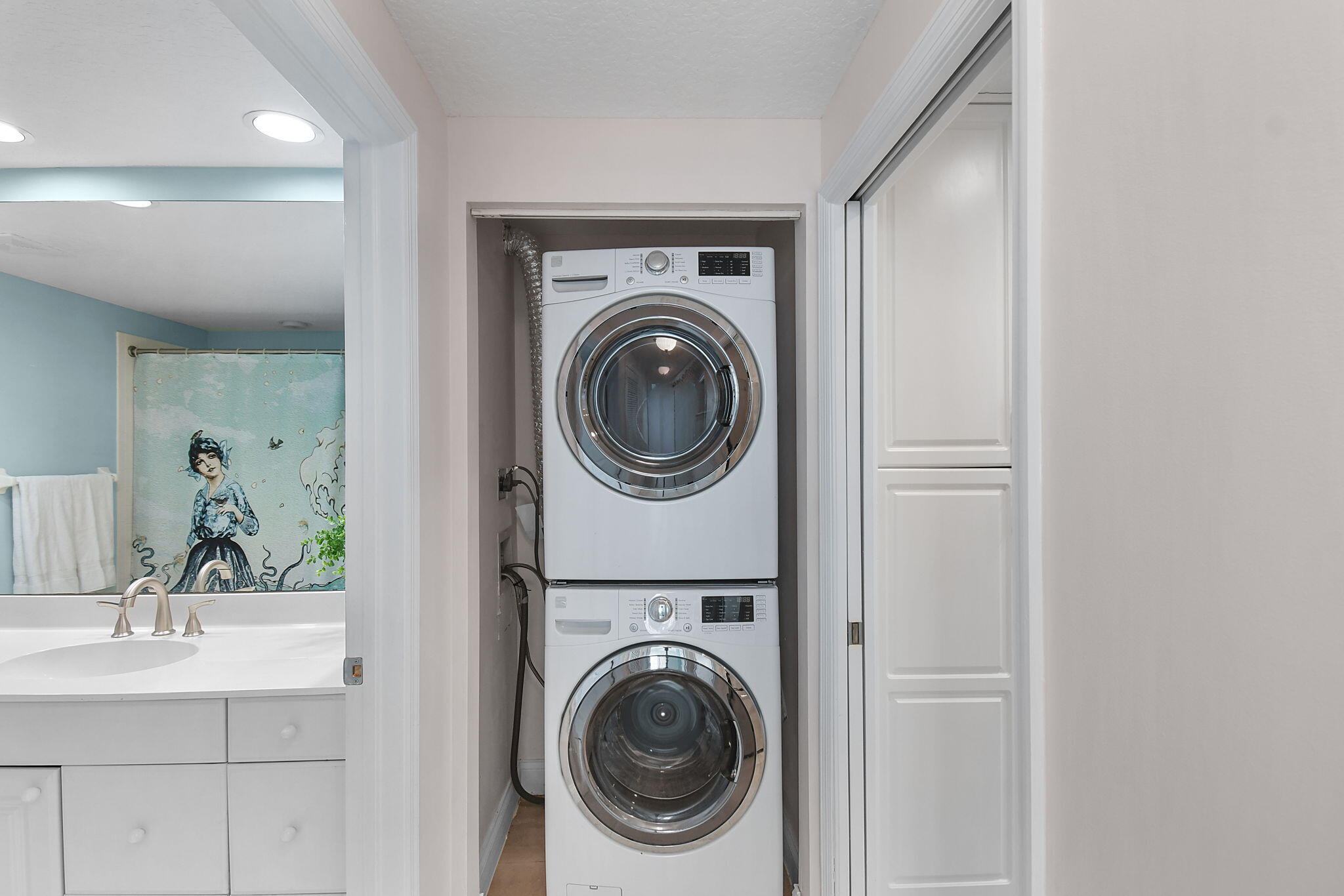 421 Northeast Plantation Road, Unit 617 Jensen Beach, FL 34957 - Photo 18 of 37 Laundry