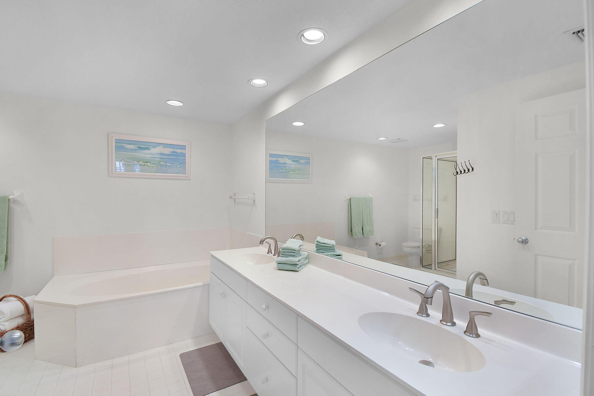 421 Northeast Plantation Road, Unit 617 Jensen Beach, FL 34957 - Photo 19 of 34 PrimaryBath