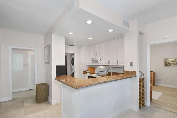 $550,000 | 421 Northeast Plantation Road, Unit 617, Jensen Beach, FL 34957
