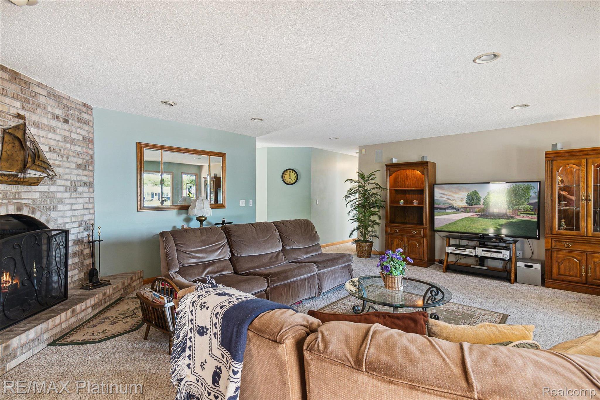 11157 Wynns Road Pinckney, MI 48169 - Photo 9 of 33 Living room