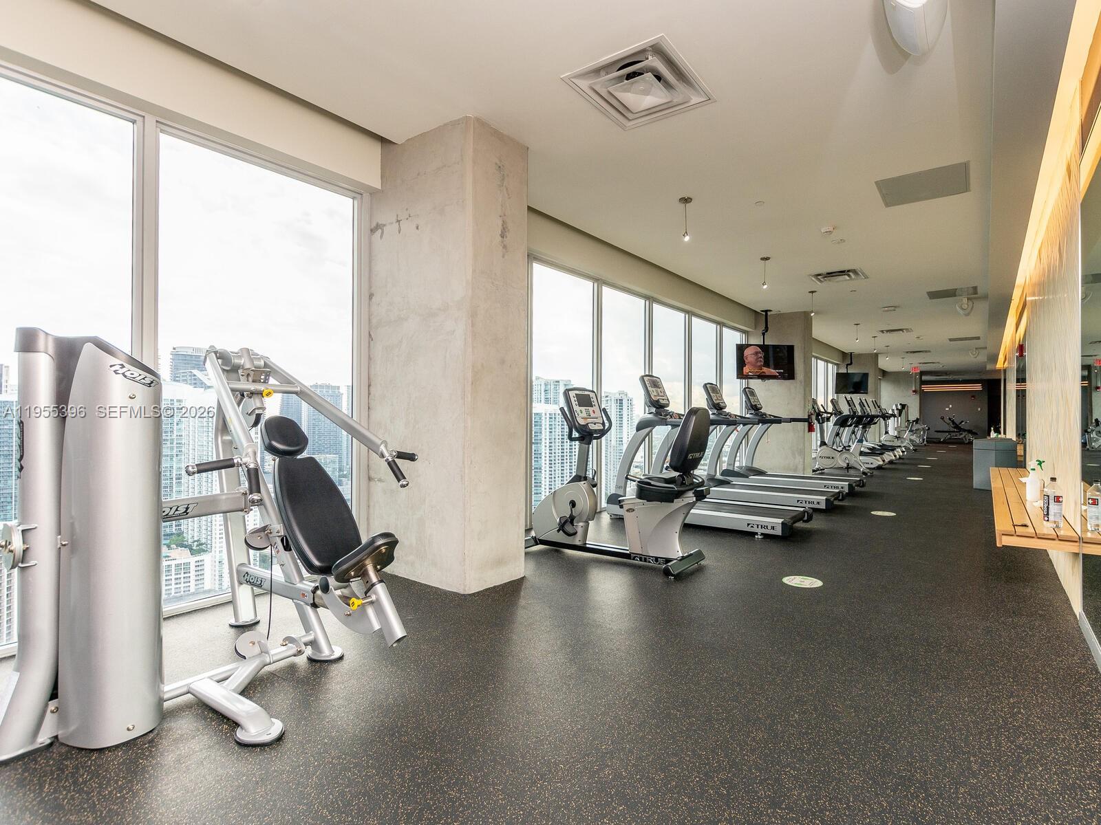 151 Southeast 1st Street, Unit 805 Miami, FL 33131 - Photo 33 of 46