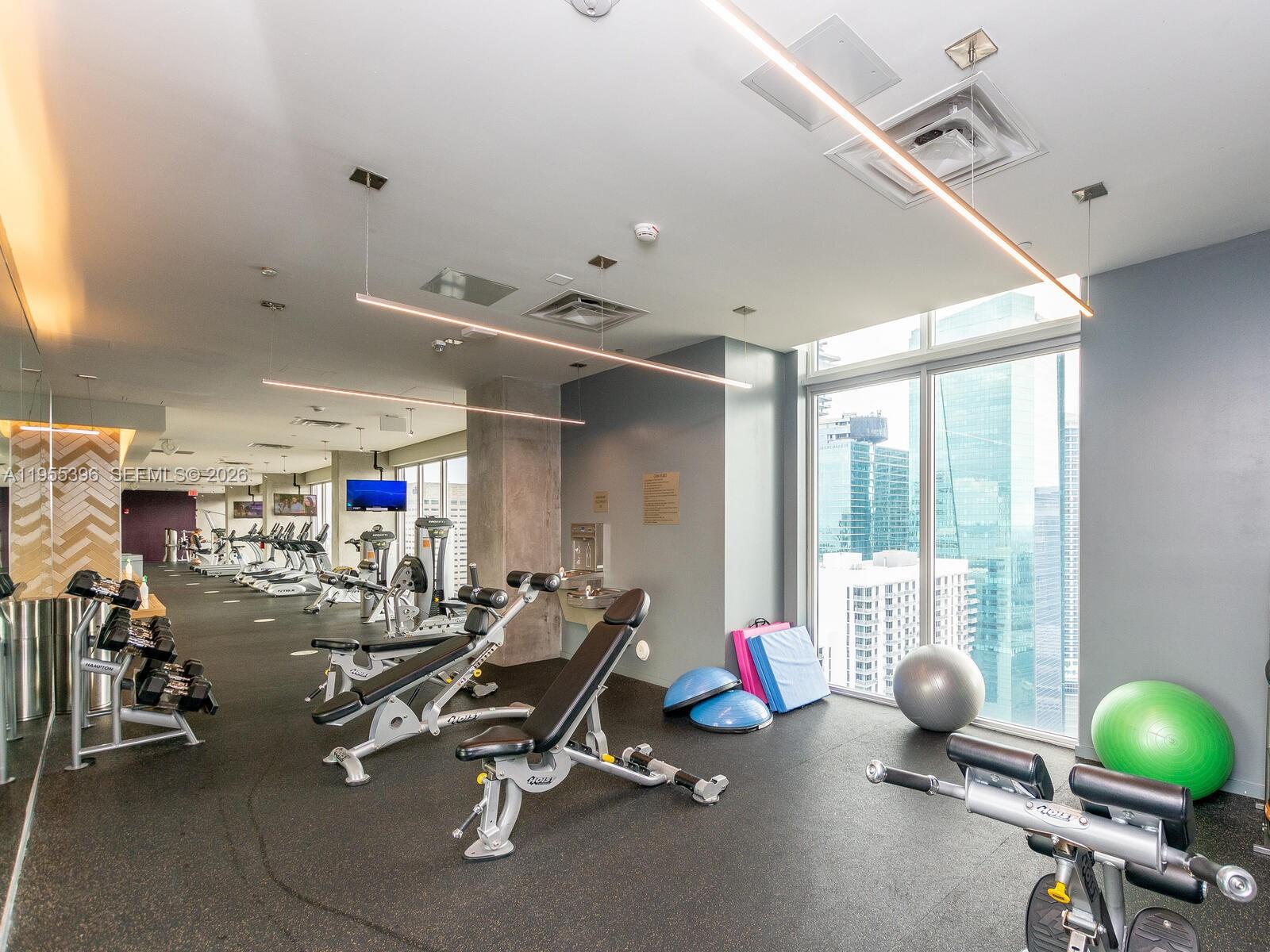 151 Southeast 1st Street, Unit 805 Miami, FL 33131 - Photo 37 of 46