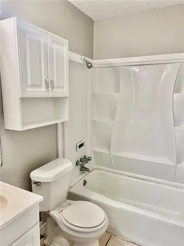 $1,350 | 4120 Lac Bienville Drive, Unit A, Harvey, LA 70058