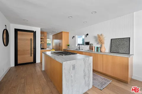 $2,595,000 | 1009 Vernon Avenue, Venice, CA 90291