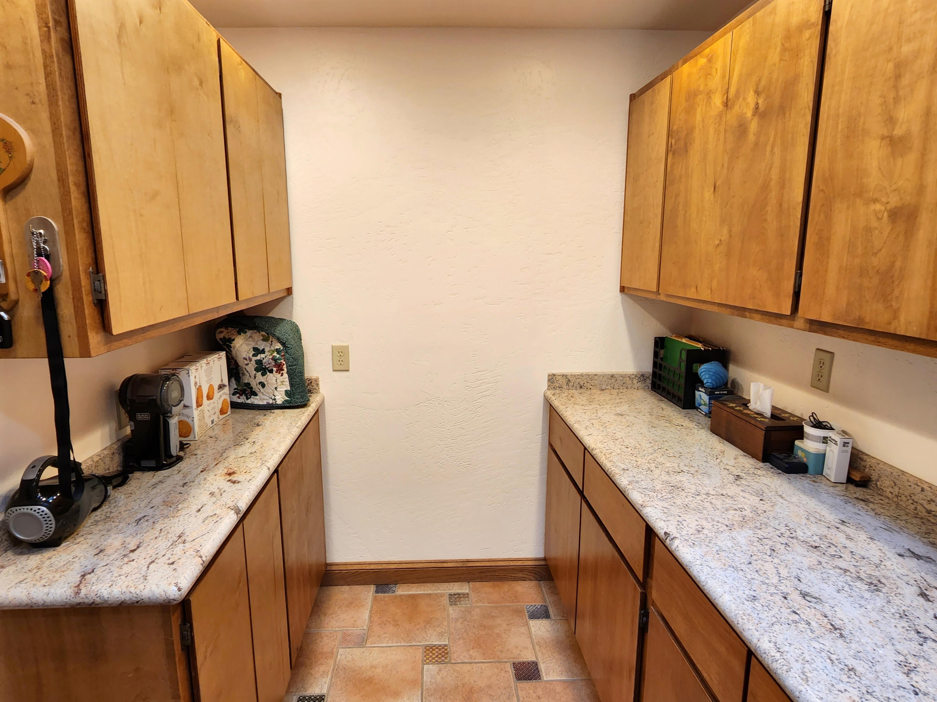 6554 Pioneer Road Medford, OR 97501 - Photo 15 of 50 Laundry room