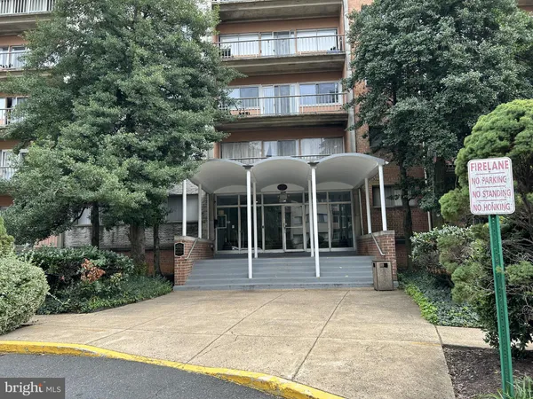 $1,800 | 5831 Quantrell Avenue, Unit T7, Alexandria, VA 22312