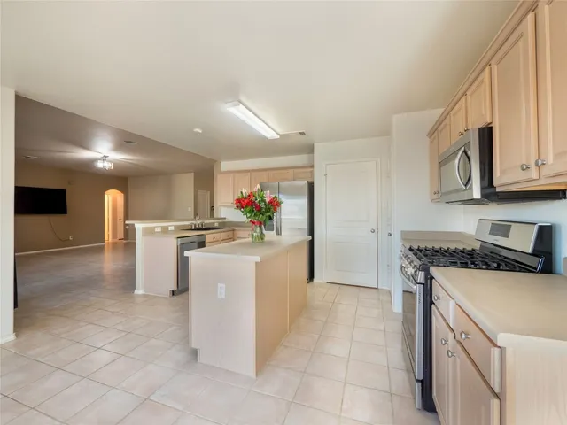 $325,000 | 100 Antietam Trail, Elgin, TX 78621