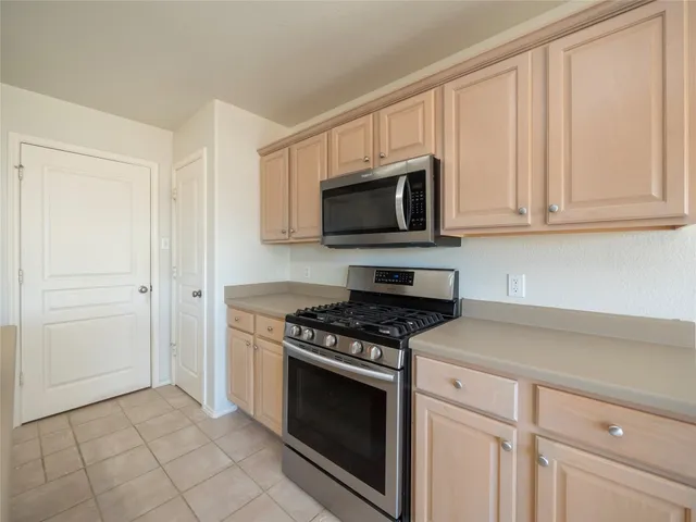 $325,000 | 100 Antietam Trail, Elgin, TX 78621