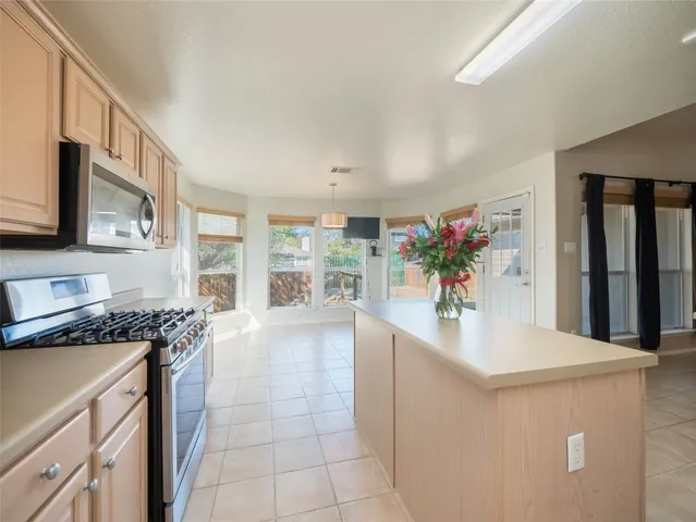 $325,000 | 100 Antietam Trail, Elgin, TX 78621