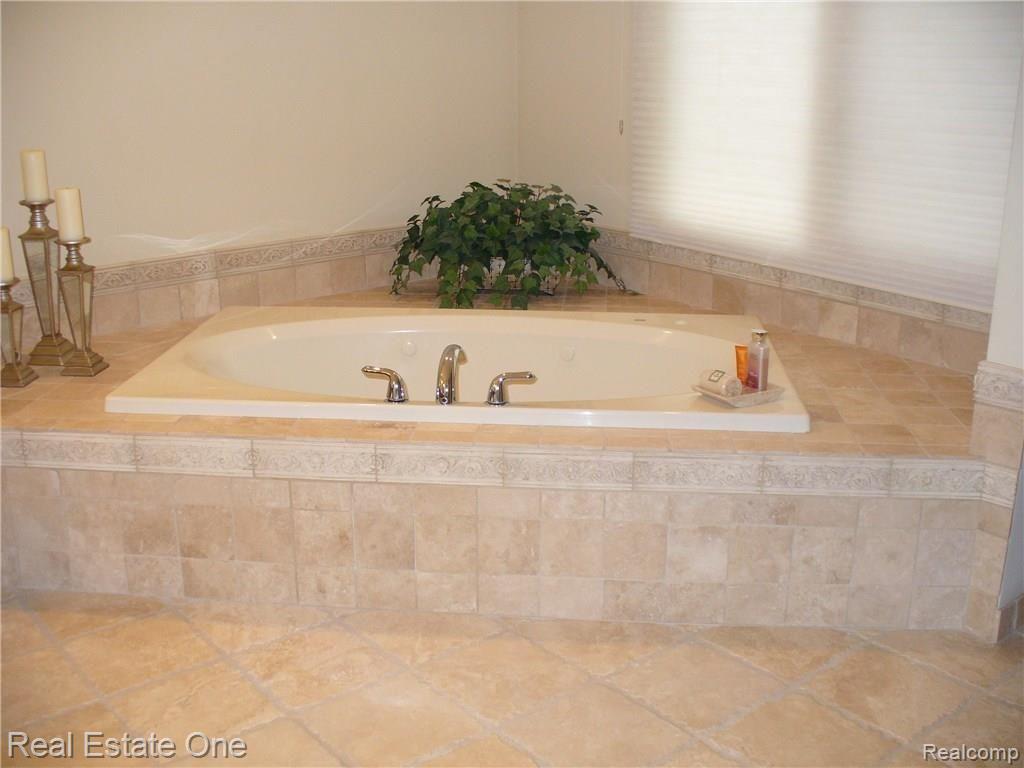 1336 Tranquility Court Rochester, MI 48306 - Photo 16 of 50 Master Bathroom
