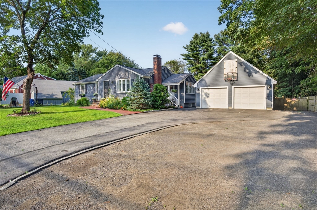 11 Haverhill Road Topsfield, MA 01983 - Photo 2 of 42 Gallery Image 2