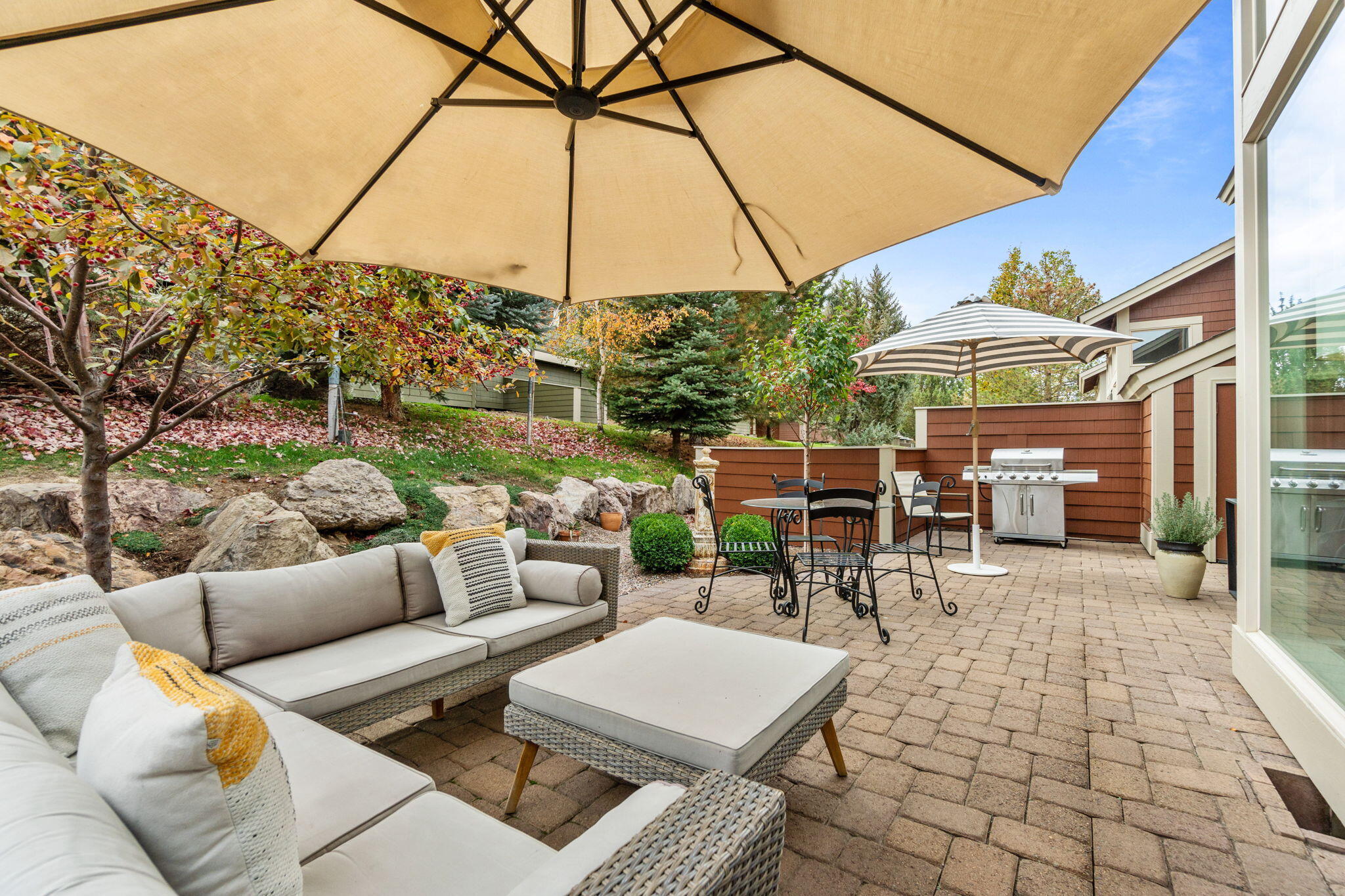 10942 Village Loop Redmond, OR 97756 - Photo 44 of 45 a view of a patio with couches and table under an umbrella