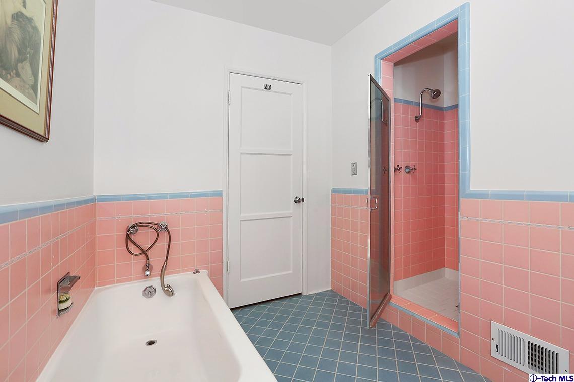 841 West Roses Road San Gabriel, CA 91775 - Photo 16 of 24 a bathroom with a bathtub sink and mirror