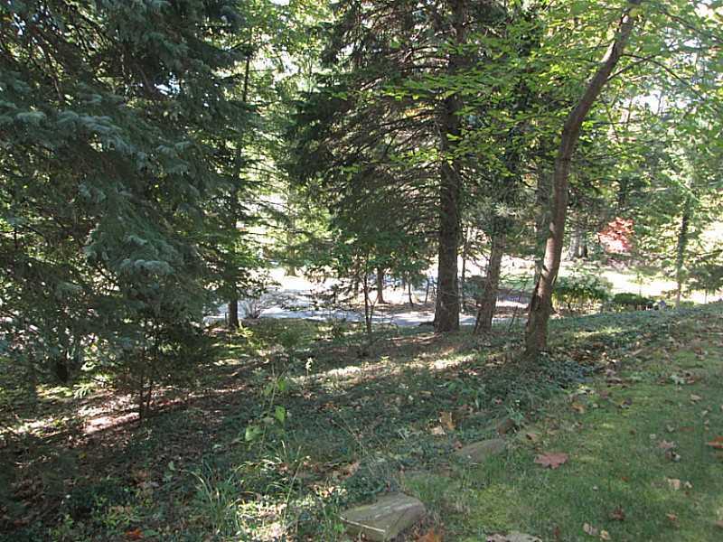 126 Ridge Road Pittsburgh, PA 15237 - Photo 24 of 24 Yard/Garden. Front yard