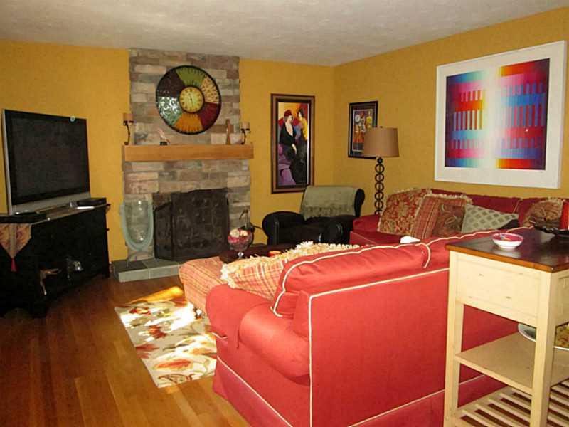126 Ridge Road Pittsburgh, PA 15237 - Photo 4 of 24 Living Room. 13x22 Living Room with hardwood floors