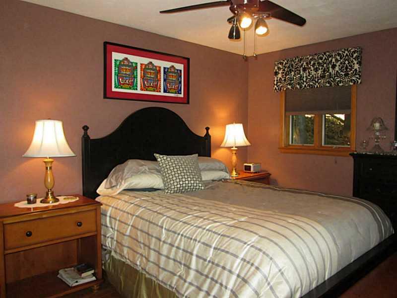 126 Ridge Road Pittsburgh, PA 15237 - Photo 10 of 24 Master Bedroom. Large Master Bedroom