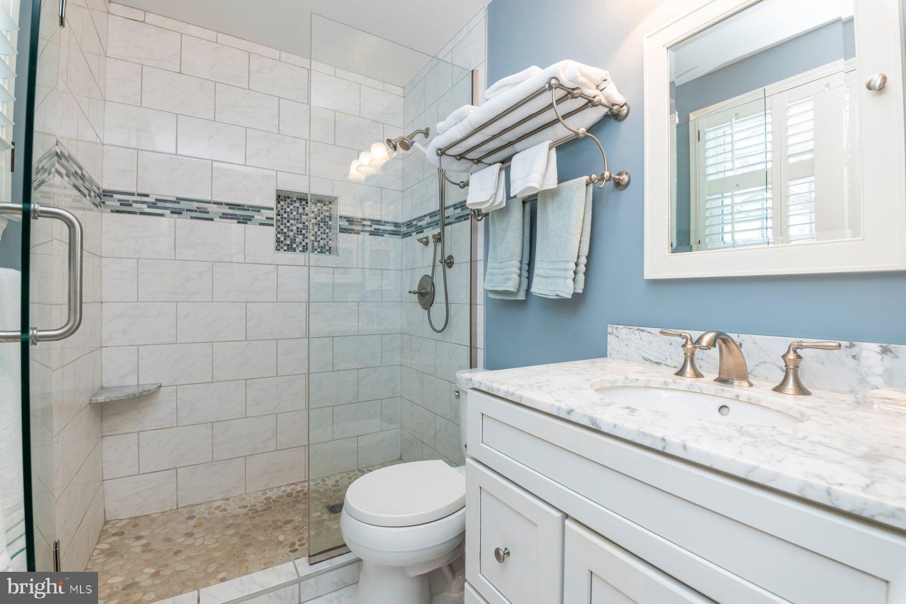 9078 Waltham Woods Road Baltimore, MD 21234 - Photo 14 of 38 Upper level - Primary suite bathroom