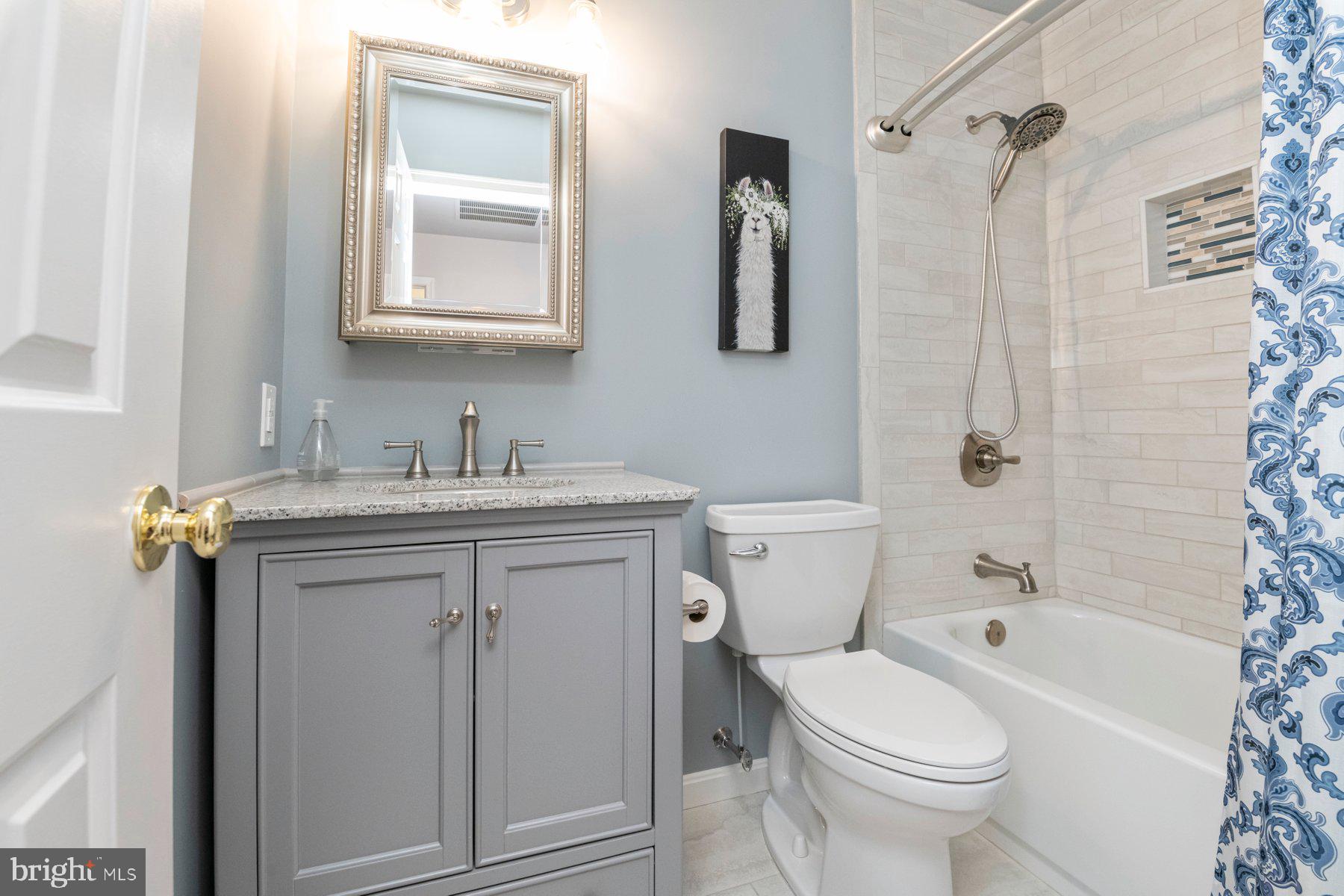 9078 Waltham Woods Road Baltimore, MD 21234 - Photo 19 of 38 Upper level - Hallway bathroom