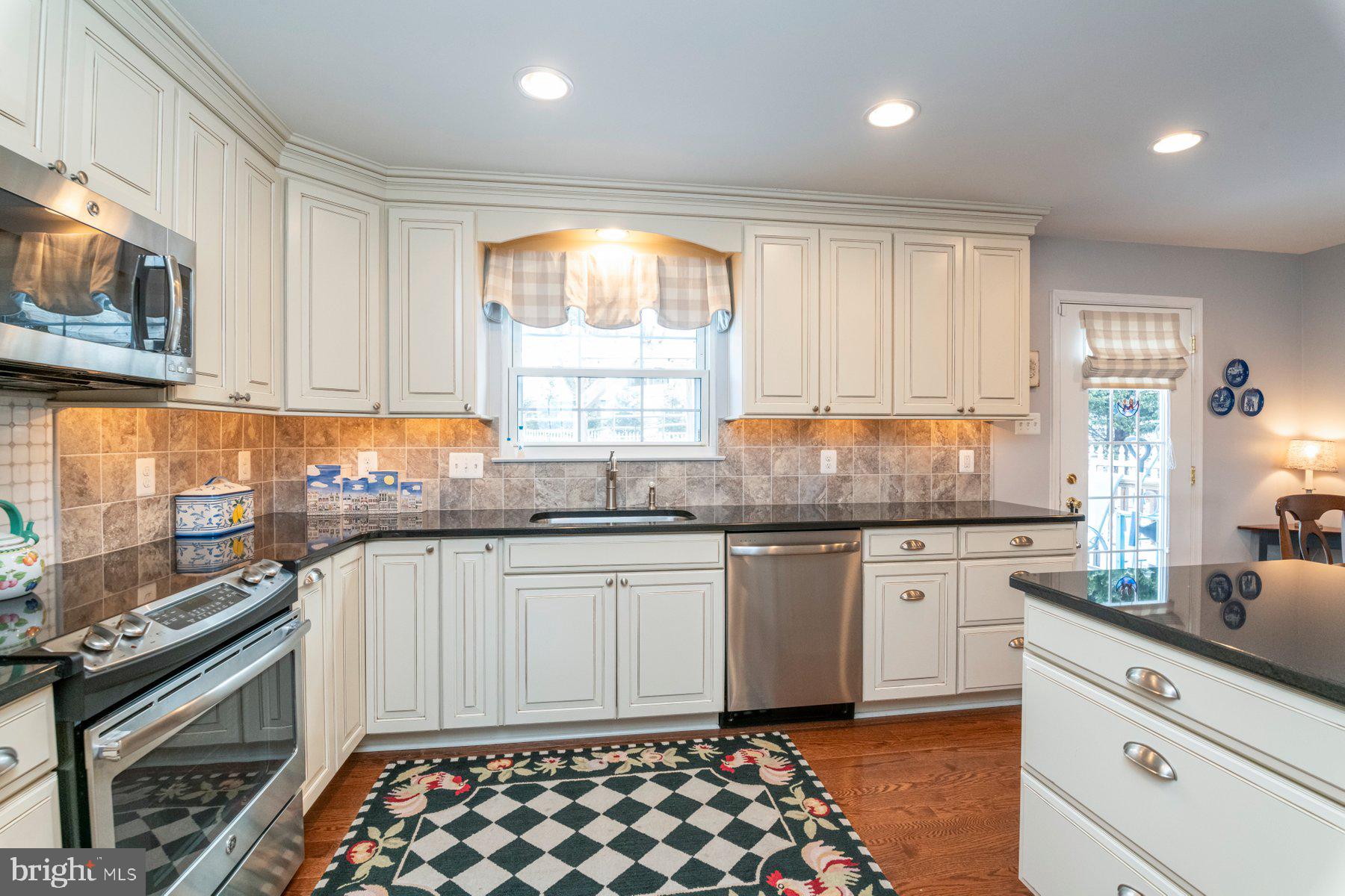 9078 Waltham Woods Road Baltimore, MD 21234 - Photo 8 of 38 Main level - kitchen