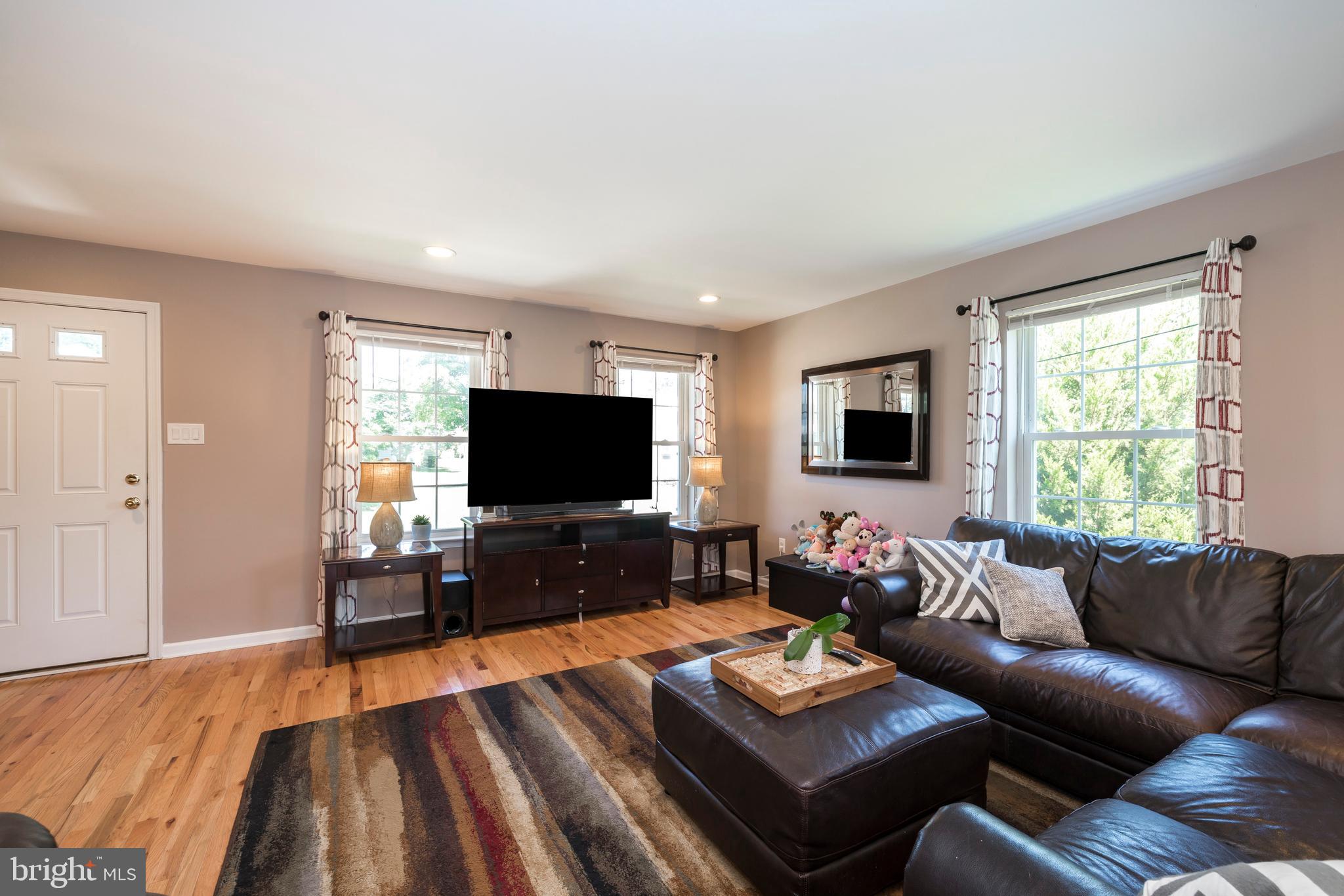301 Ronald Road Aston, PA 19014 - Photo 3 of 25 Great Room