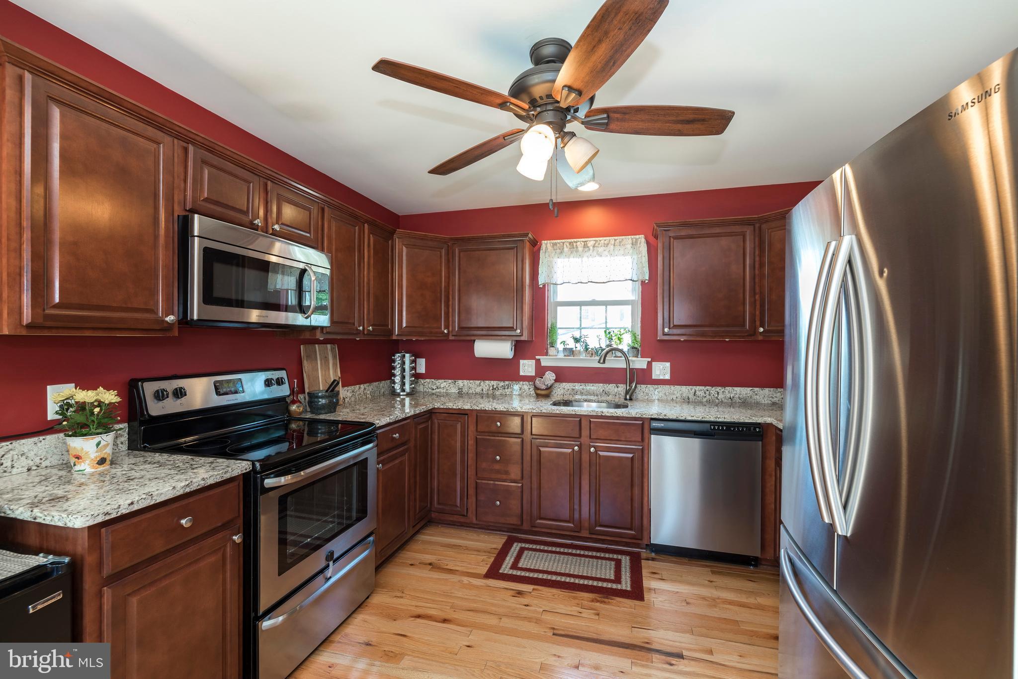 301 Ronald Road Aston, PA 19014 - Photo 6 of 25 Kitchen