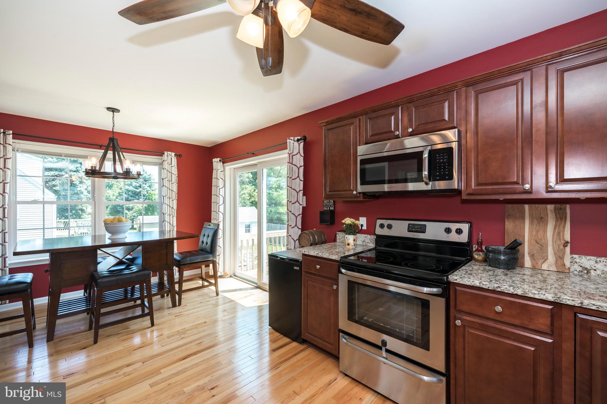 301 Ronald Road Aston, PA 19014 - Photo 7 of 25 Back into the Kitchen