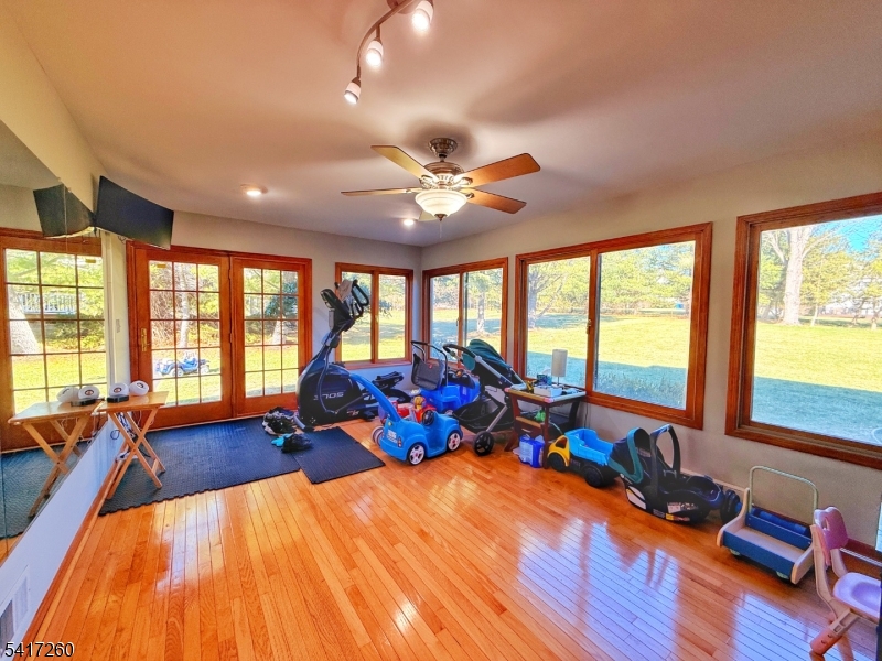 592 Cabot Hill Road Bridgewater, NJ 08807 - Photo 16 of 49