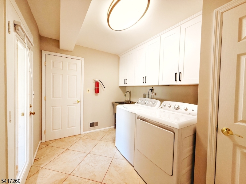 592 Cabot Hill Road Bridgewater, NJ 08807 - Photo 19 of 49