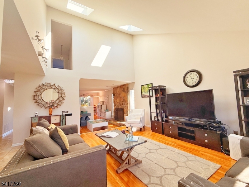 592 Cabot Hill Road Bridgewater, NJ 08807 - Photo 6 of 49