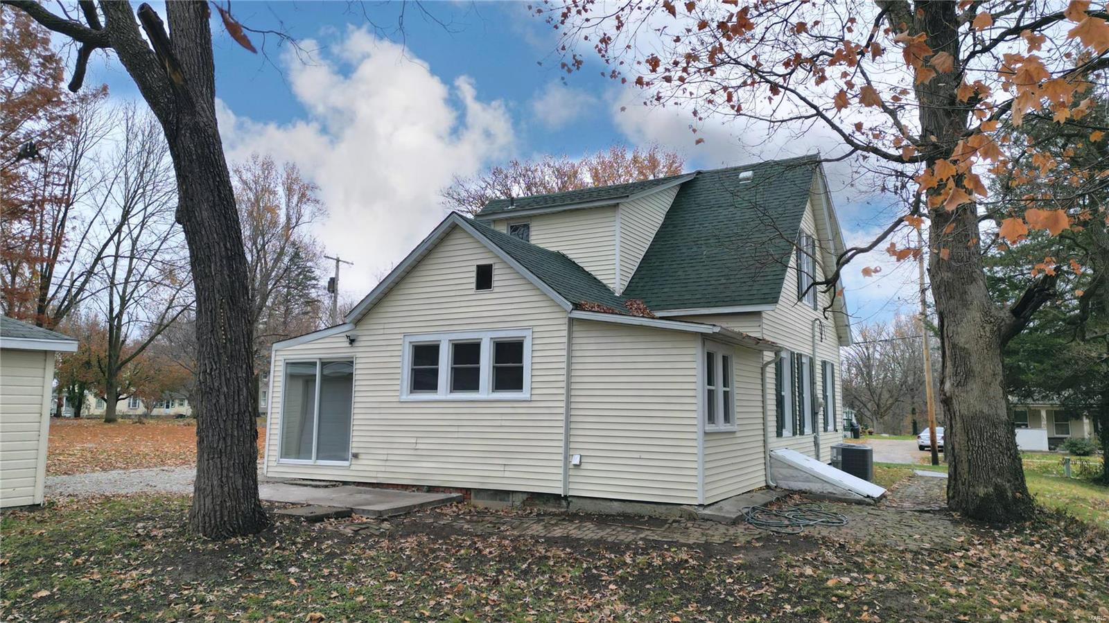 436 Rountree Street Hillsboro, IL 62049 - Photo 5 of 46 Gallery Image 5