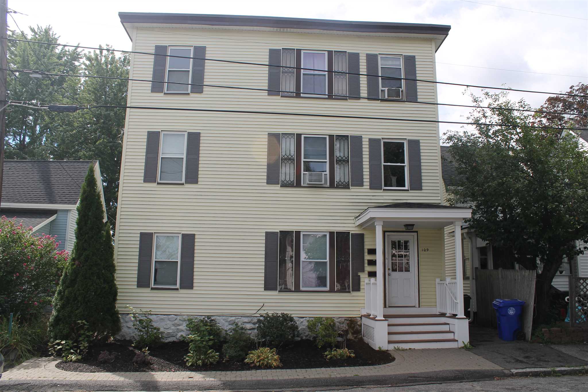 109 Rosedale Avenue Manchester, NH 03103 - Photo 1 of 11