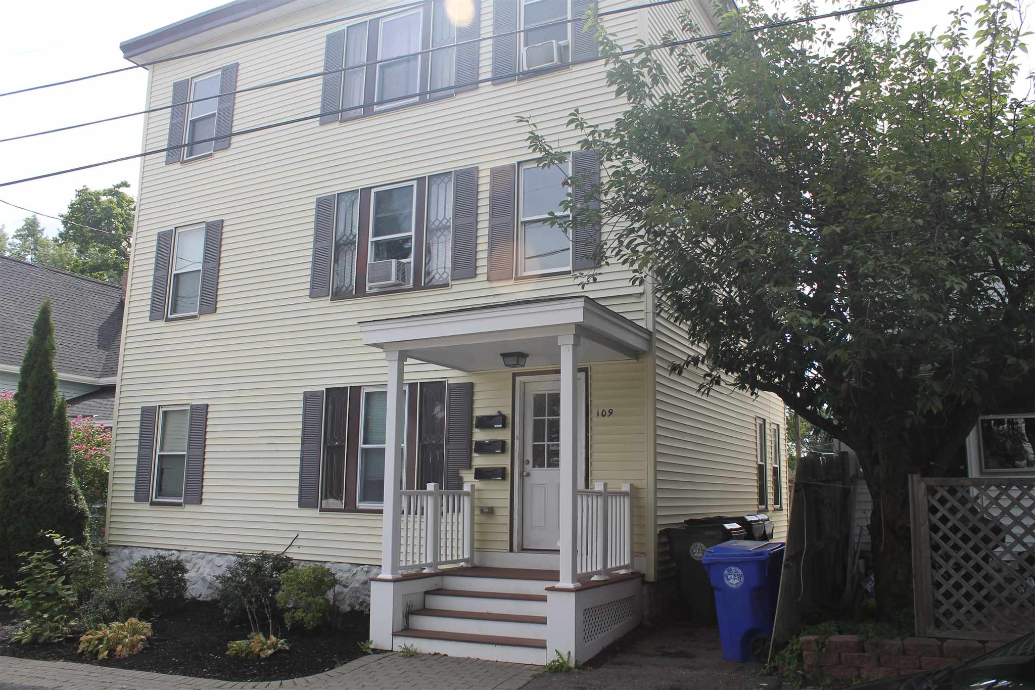 109 Rosedale Avenue Manchester, NH 03103 - Photo 3 of 11