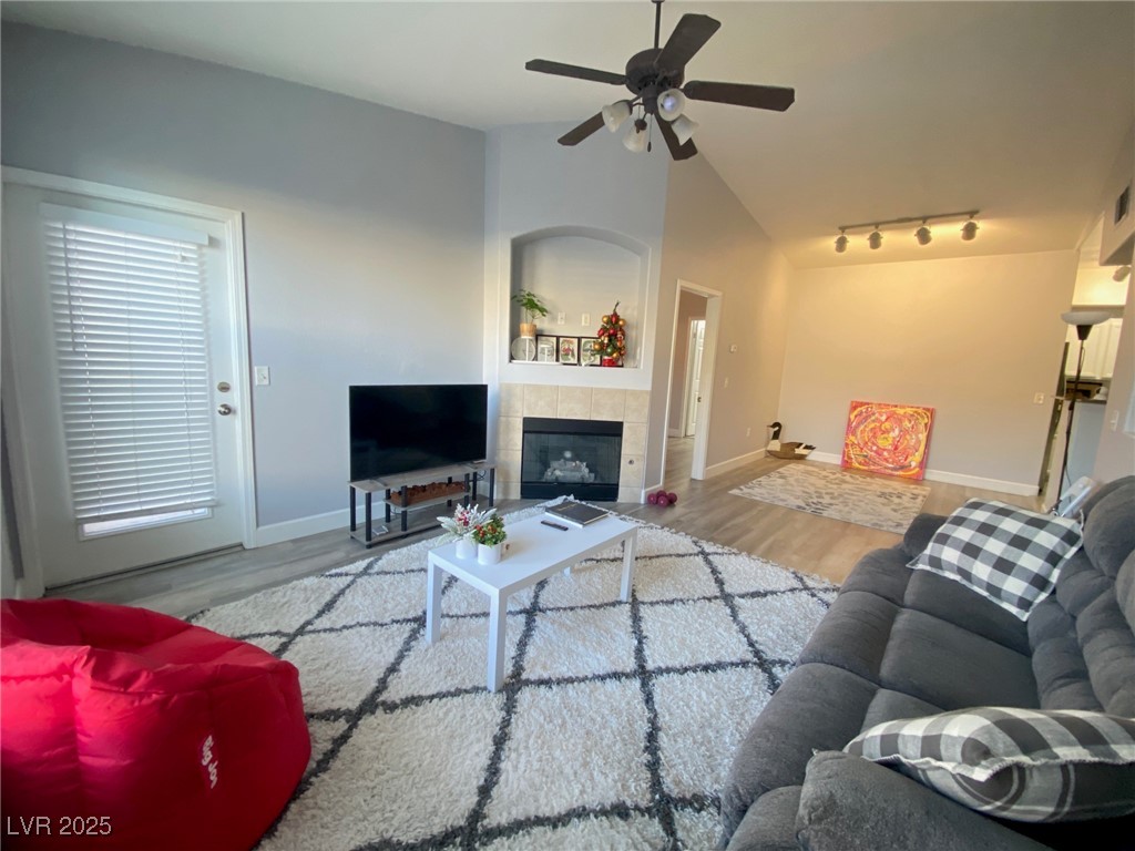 9975 Peace Way, Unit 2015 Las Vegas, NV 89147 - Photo 2 of 23