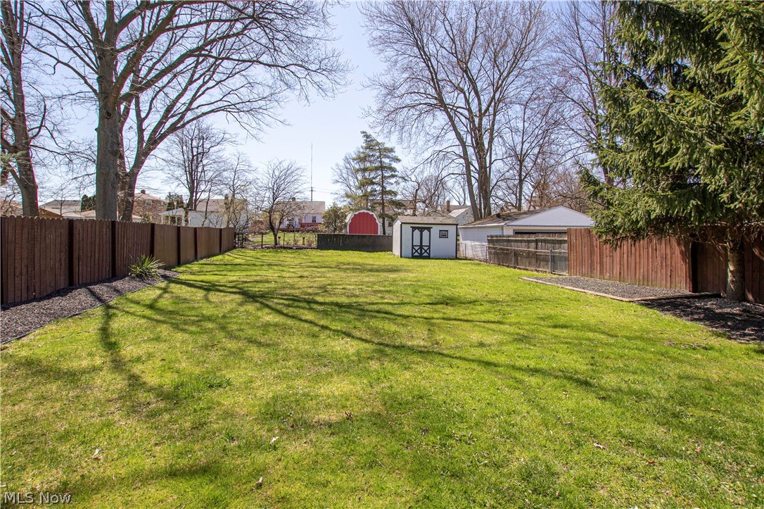 1423 Lorimer Road Cleveland, OH 44134 - Photo 3 of 31