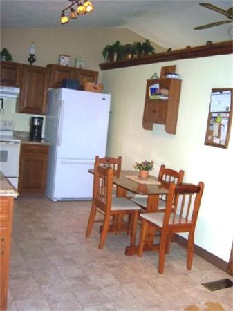 15 Squareshire Road Sterling, MA 01564 - Photo 7 of 30 a view of a dining room with furniture
