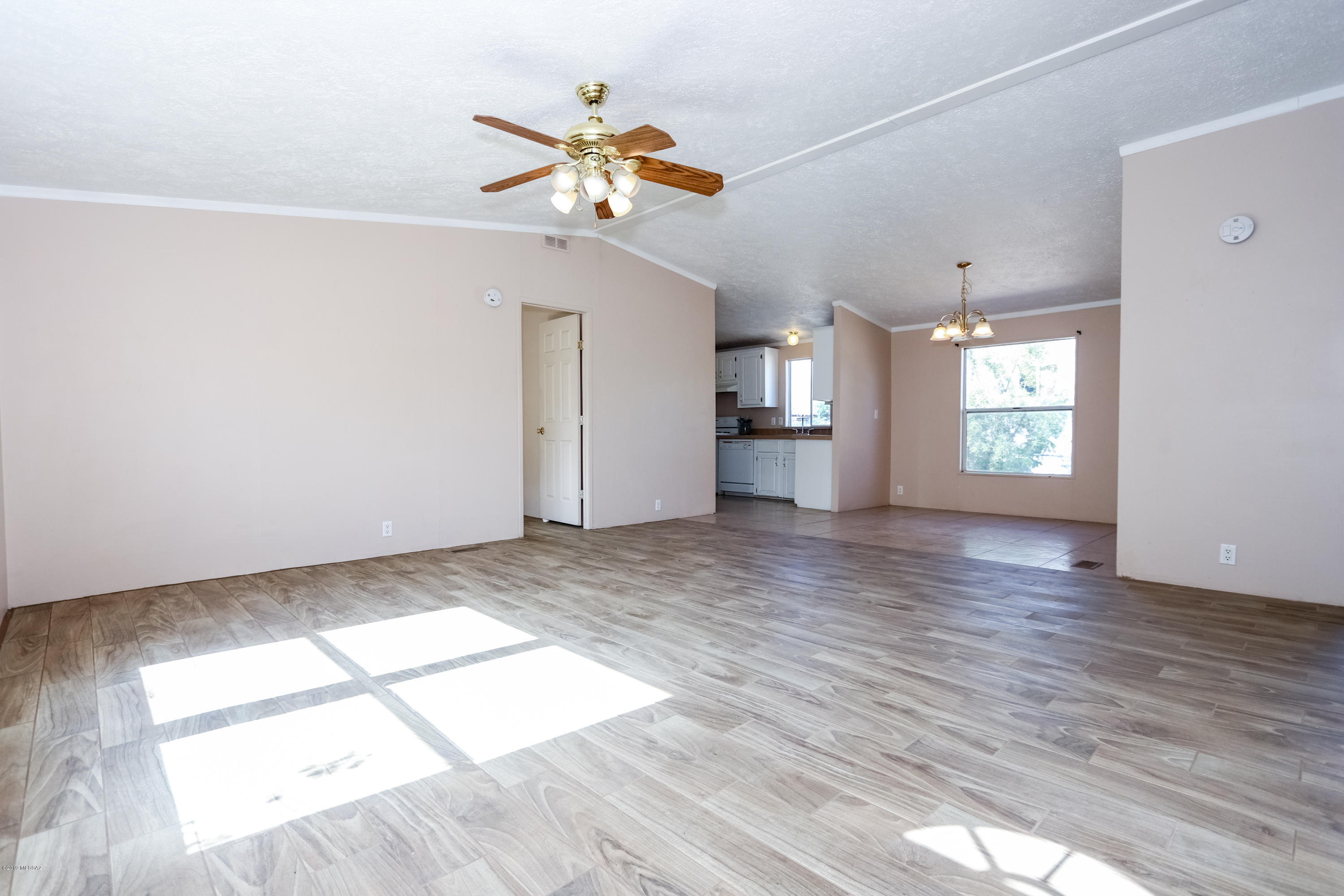 2631 West Mossman Road Tucson, AZ 85746 - Photo 5 of 31 Gallery Image 5